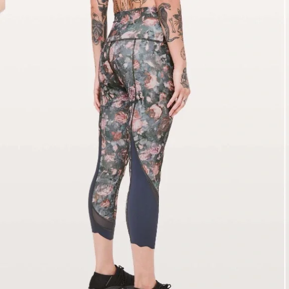 Lululemon Wunder Under 24インチ Lululemon Wunder Under Crop II (Special Edition) *Scallop 24\"